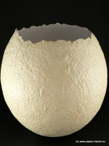 The cream bowl, the papier mache. Dimensions: the height - 25 cm, the diameter - 24 cm.
