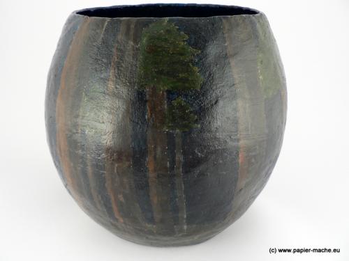 The paper mache bowl, painted by Karolina Niedzielska (the inspiration from the book &#8242;Twilight&#8242; Stephenie Meyer). Dimensions: the height 18 cm; the diameter 18 cm.